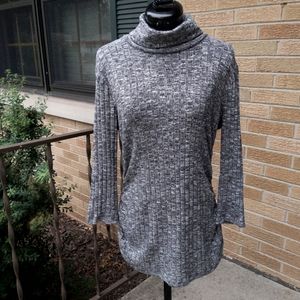 VGUC Maurices ribbed turtleneck tunic w/ ruching, sz M